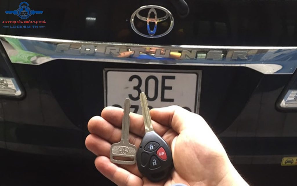 Chìa khóa smartkey xe Toyota Fortuner