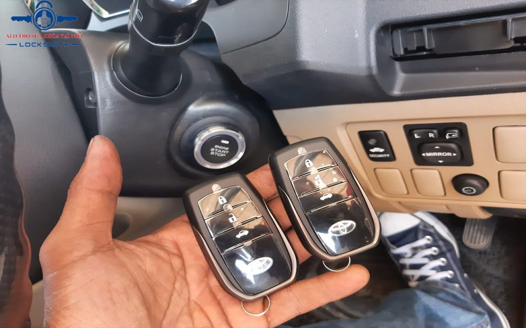 chìa khóa thông minh ô tô Toyota Rush