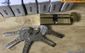 Hướng Dẫn Cách thay lõi khóa cửa tay gạt, phụ nữ cũng có thể thay được