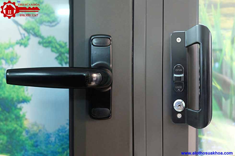 Khoá cửa lùa nhôm Xingfa