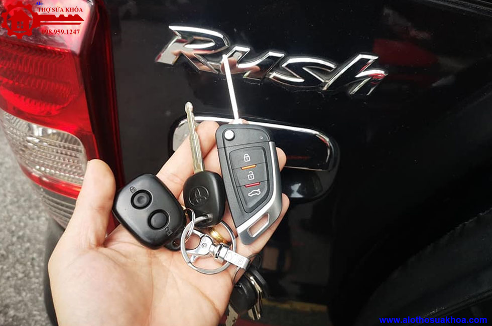 Sửa lắp chìa khóa thông minh ô tô Toyota Rush chính hãng giá tốt nhất