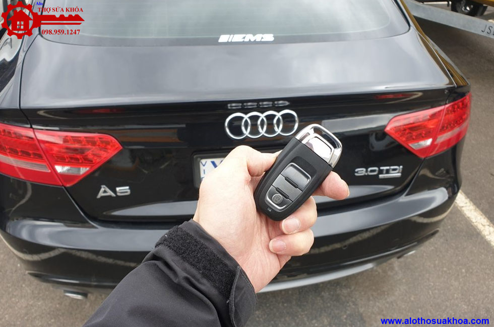Thay sửa độ làm chìa khóa xe Audi A5 các dịch vụ về cài đặt khóa 