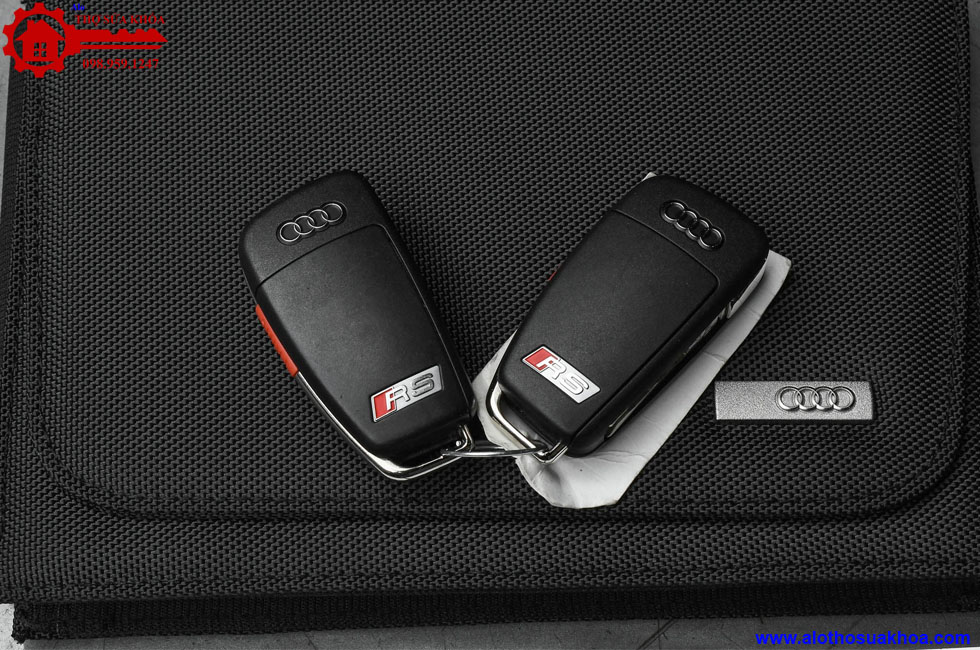Cài đặt sửa thay làm chìa khóa xe Audi RS3 chính hãng tới sau 15'