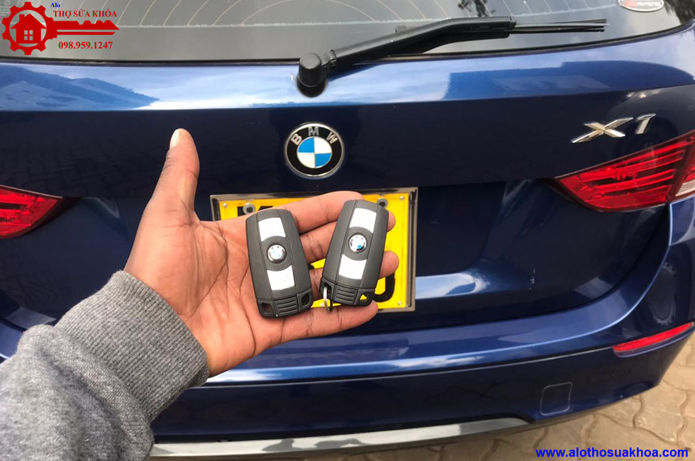 Thay pin chìa khóa ôtô BMW X1 chính hãng nhập khẩu giá rẻ nhất