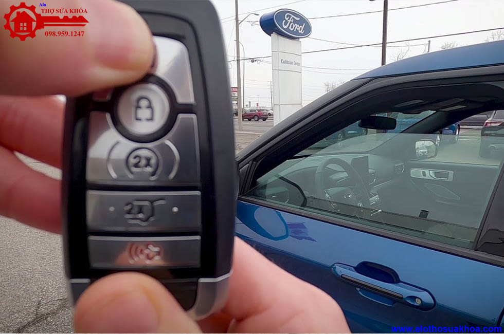 Sửa khóa xe Ford Explorer tận nơi tới sau 15' giảm 50% phí lắp đặt
