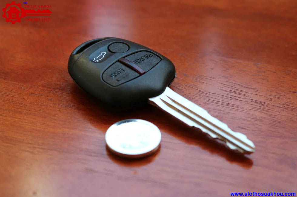 Cách thay pin chìa khoá xe Mitsubishi đơn giản nhất giao pin tận nơi