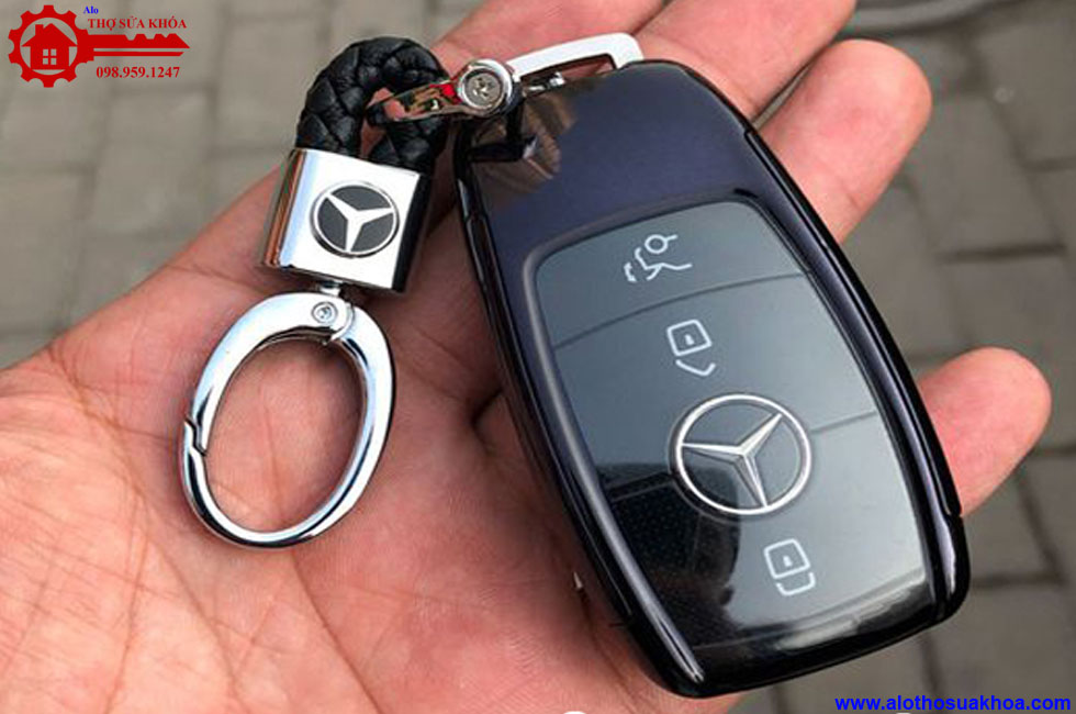  chìa khóa xe Mercedes C200,E200..