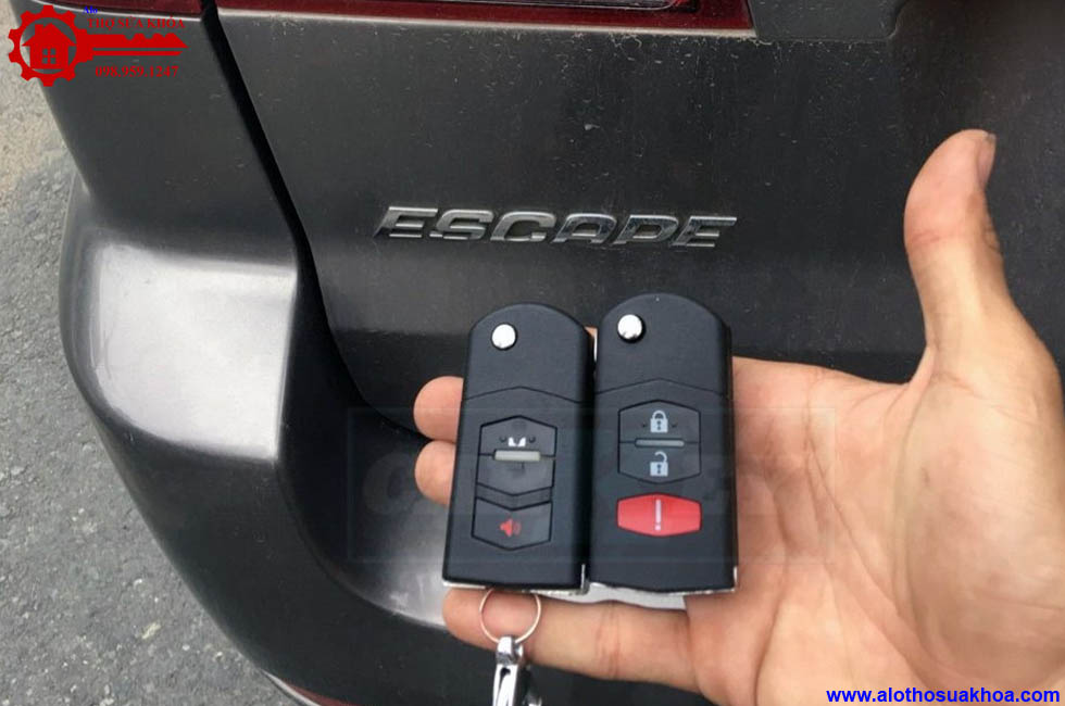 Cài đặt sửa làm chìa khóa xe Ford Escape tận nơi sau 15′ giảm 50% phí lắp đặt