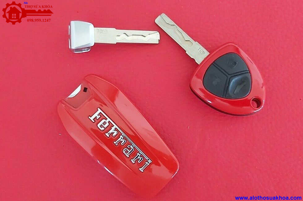 Cách thay pin chìa khóa xe Ferrari tốt nhất giao Pin tận nơi