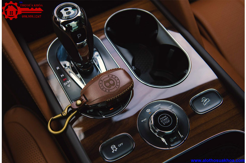 Chìa khóa Smartkey Bentley 3 Nút chính hãng giảm 100% phí lắp mới
