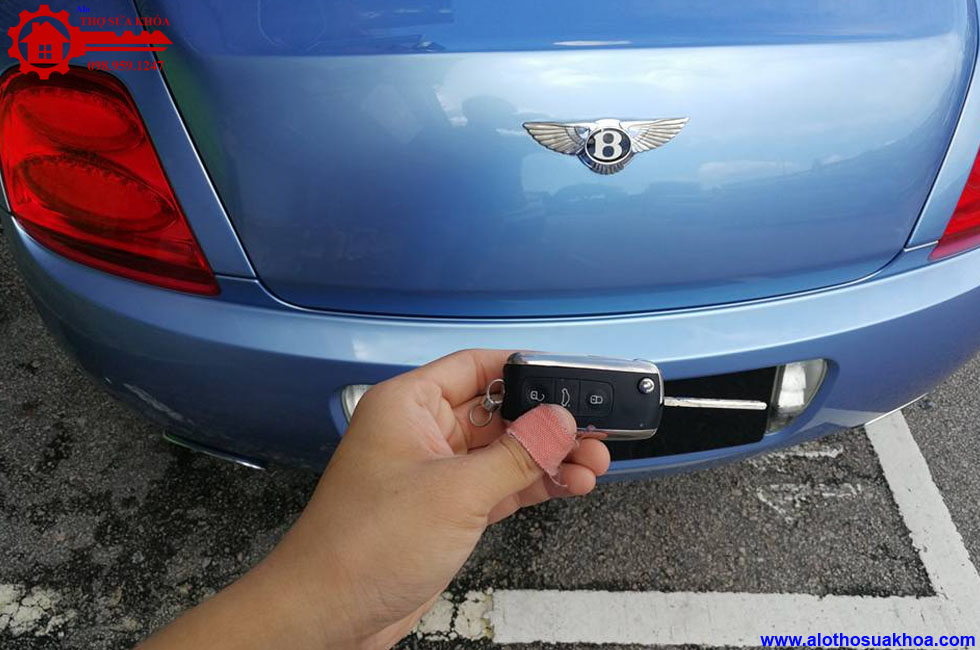 Chìa khóa Smartkey Bentley 3 Nút chính hãng giảm 100% phí lắp mới