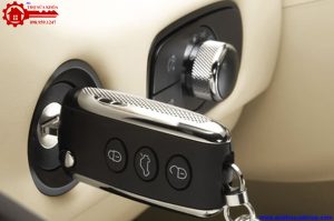 Chìa khóa Smartkey Bentley 3 Nút chính hãng giảm 100% phí lắp mới