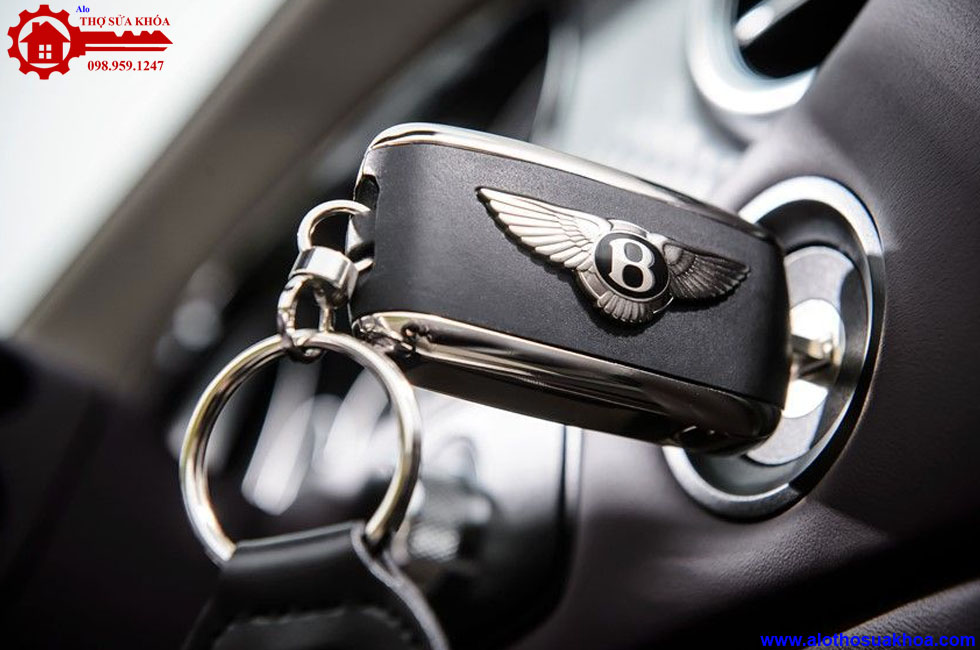 Làm chìa khóa xe Bentley Bentayga tận nơi-chính hãng-máy chẩn đoán OBD