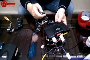 Sửa Chìa Khóa Cửa Cuốn Bị Chập Hỏng Bấm Không Được