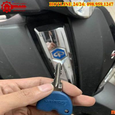 Xe máy đang đi bị rớt chìa khóa