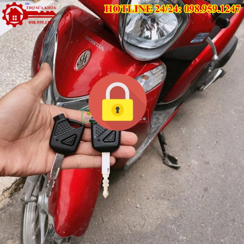 Xe máy đang đi bị rớt chìa khóa